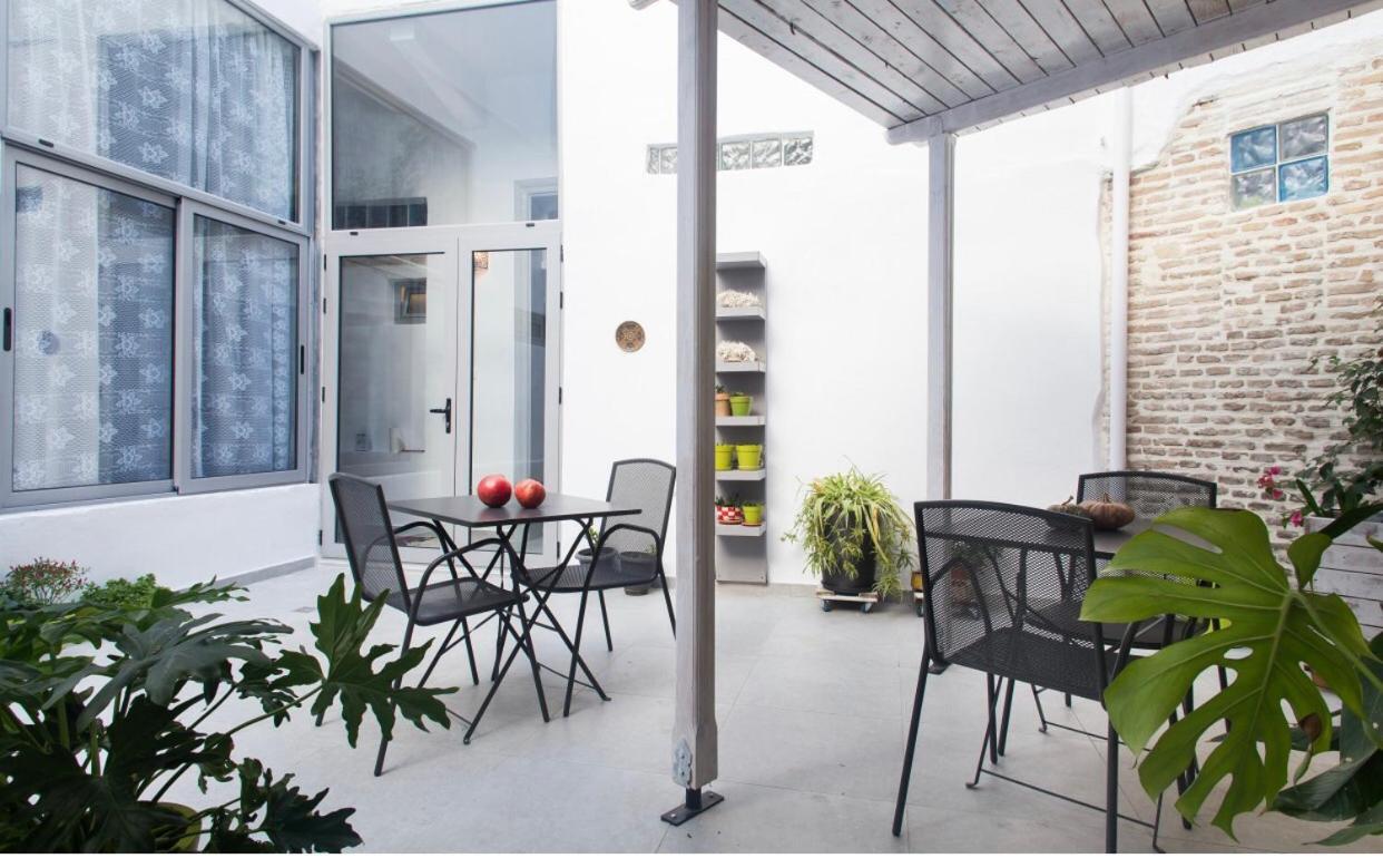 A Litte Taste Of Home Guest House Athen Exterior foto